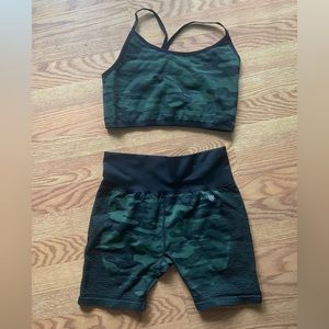 forever 21 seamless camo workout set 🟢